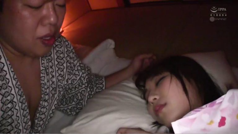 Bữa tiệc sex tội lỗi của người vợ trẻ