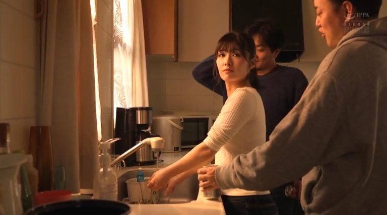 Địt vợ anh hàng xóm khi bày tiệc ngoài trời