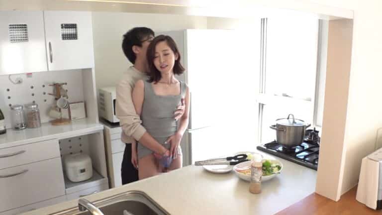 Cô vợ khát tình ngoại tình cùng anh hàng xóm