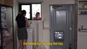 Anh quản lý chung cư cạnh nhà cô vợ trẻ dâm đãng