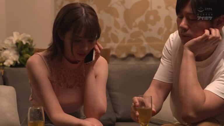 Vợ lén lút cùng tình nhân khi chồng đi làm vắng nhà
