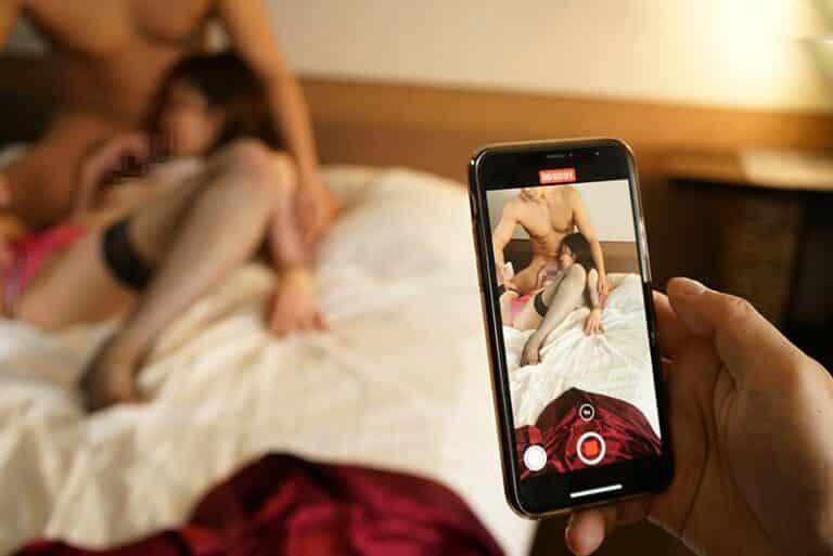 Cô vợ dâm và bí mật riêng cùng những người đồng nghiệp