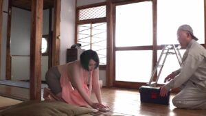 Vụng trộm cùng anh hàng xóm khi về quê chồng chơi cuối tuần