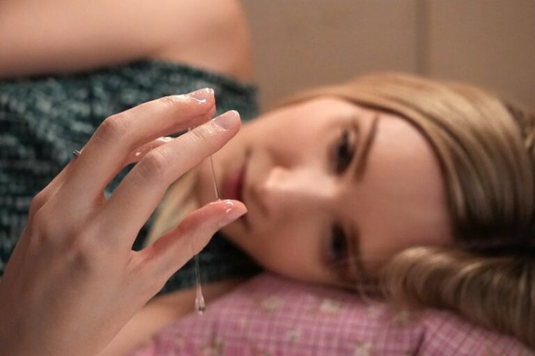 Mẹ vợ nứng lồn giúp con rể thỏa mãn khi con gái có thai