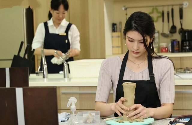 Chồng không thỏa mãn, vợ thèm khát tình dục ngoại tình cùng anh đồng nghiệp
