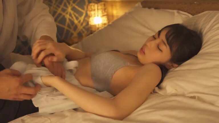 Em thư ký bị sếp chuốc say rồi bị hãm hiếp