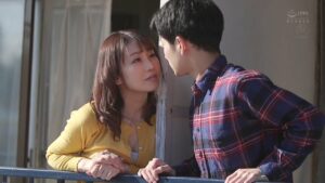 Chuyện tình của chị hàng xóm thèm khát tình dục và cậu sinh viên cạnh nhà