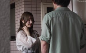 Cô hàng xóm phải lòng anh trai cạnh nhà điển trai khi vợ anh vắng nhà